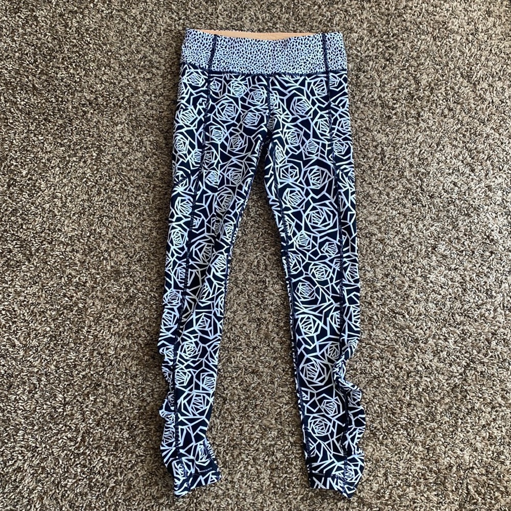 RARE LULULEMON 25” leggings